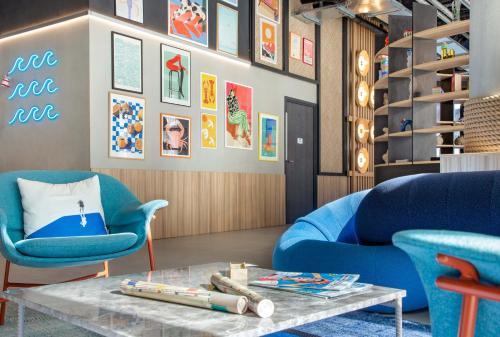 Moxy Nice photo 35