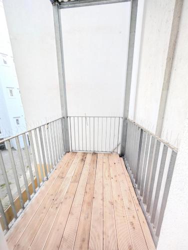 Modern Apartment Close to Subway & Vineyards GO10