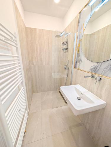 Modern Apartment Close to Subway & Vineyards GO10