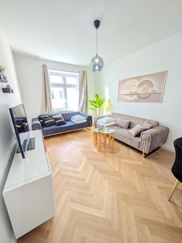 Modern Apartment Close to Subway & Vineyards GO10