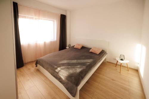 a bedroom with a large bed and a window at FLH - Sunset Horizon near Shopping City with parking in Şelimbăr