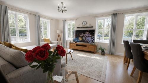 a living room with a couch and a tv at 2 Bedroom Flat in Manchester