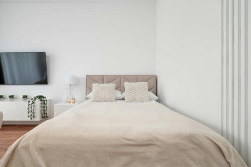 Nowoczesne Studio z Parkingiem w Zielonej Okolicy by Noclegi Renters