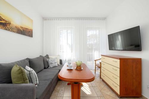 Komfortowy Apartament z Balkonem Blisko Plaży w Międzyzdrojach by Noclegi Renters