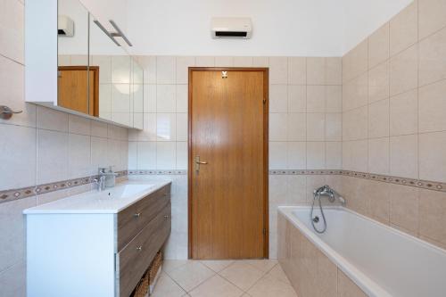Olive Sea View Apartment