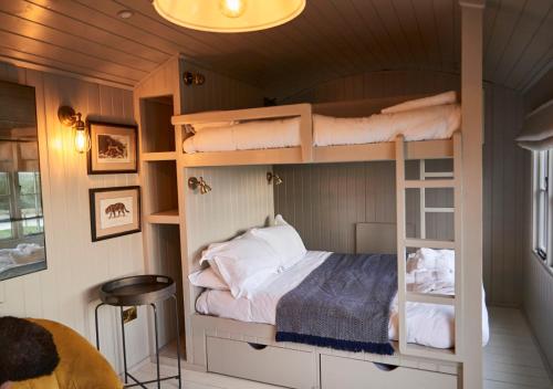 a bedroom with bunk beds in a house at Hog Deer Creek - At Port Lympne Hotel & Reserve in Hythe
