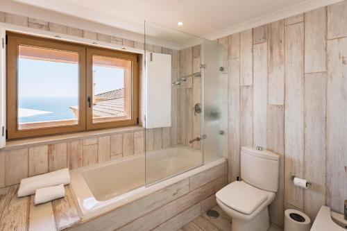 Casa Pôr do Sal - Boutique Suites, Sea Views & Heated Pool