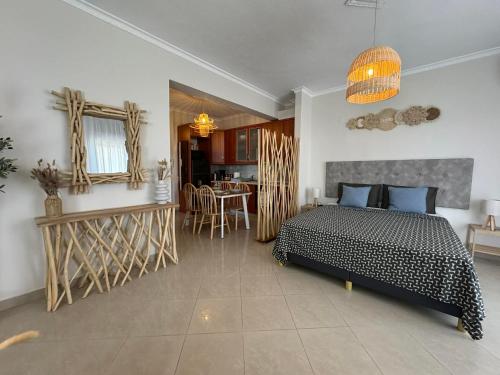 a bedroom with a black and white bed and a kitchen at King George in Korinos