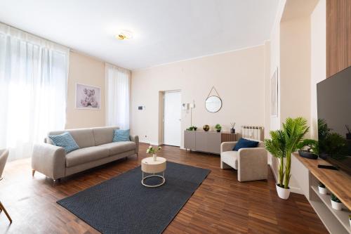 Spacious and Modern 3 Bedroom 2 Bathroom Apartment
