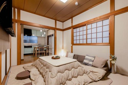3LDK Entire house for rent 3 bedrooms, 2 toilets, and parking lot! Close to the station, Osaka Castle, and USJ!