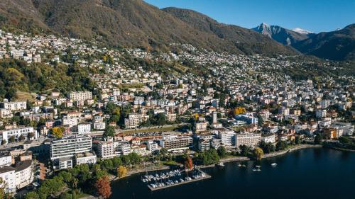 Hotel Lago Maggiore - Welcome! — Property building