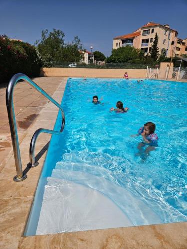 T2 avec piscine aux portes du vieux Fréjus et 5 mn de la plage