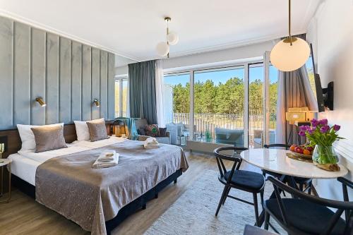 Golden Hour Apartments - Lividus 130