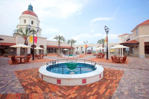 a courtyard with a fountain in the middle of a building at ANA Holiday Inn Kobe Sanda by IHG in Sanda