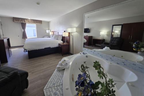 a hotel room with a bath tub and a bed at OYO Hampton South Carolina Hwy 278 in Hampton-Varnville Airport