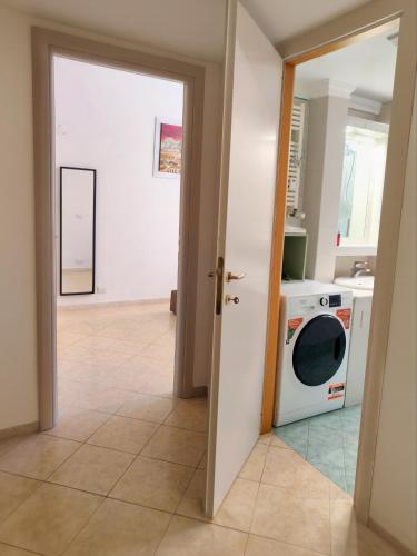 Carma32 - Brightful Suite close to CityCenter