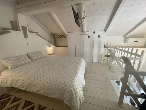 a bedroom with a bed and a wooden floor at Casa Collina - Giardino in Pisticci