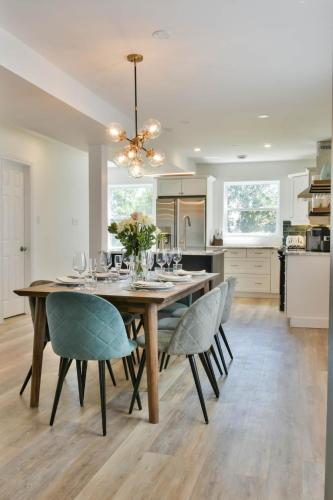 a dining room with a table and chairs at The Smith - Renovated 4 Bedroom in Bloomfield