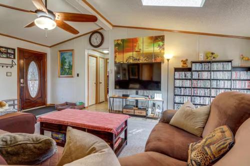 Private Pet Friendly Home Near Exotic Deer Farm Close to Pigeon Forge, Gatlinburg TN photo 6