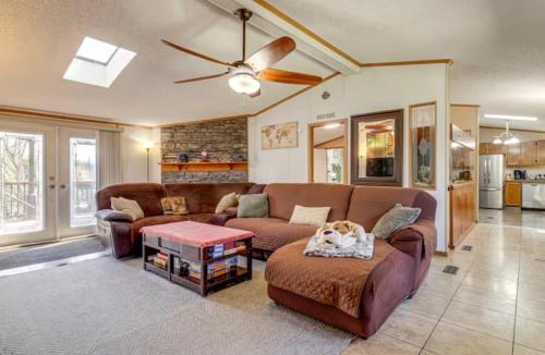 Private Pet Friendly Home Near Exotic Deer Farm Close to Pigeon Forge, Gatlinburg TN photo 10