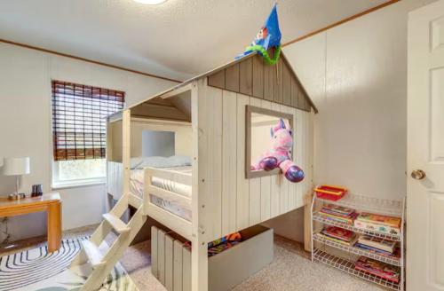 Private Pet Friendly Home Near Exotic Deer Farm Close to Pigeon Forge, Gatlinburg TN photo 3