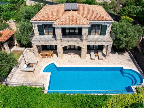 an aerial view of a house with a swimming pool at Villa Azzurra in Krstac