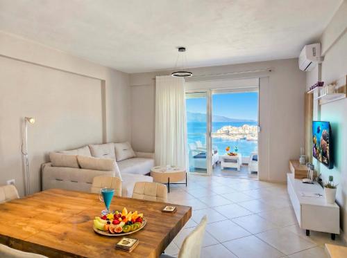 Zona d'estar a Panorama View Apartment in Saranda 059