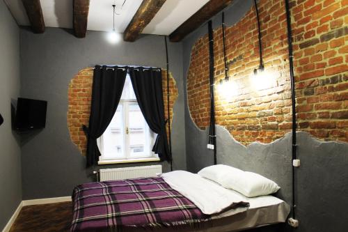 Rúm í herbergi á Lviv Loft Apartments