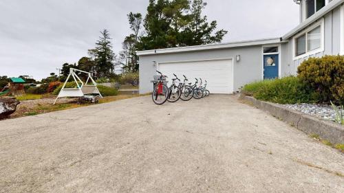 a group of bikes parked next to a garage at Sea Esta in Fort Bragg