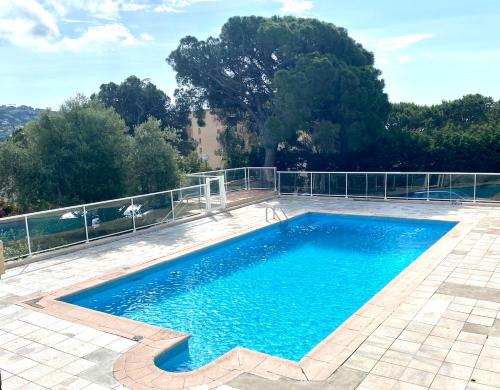 Calme Studio Piscine -Terrasse - Parking gratuit