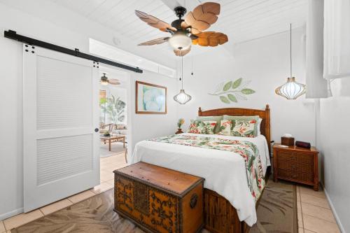 a bedroom with a bed and a ceiling fan at Kona Mansions#B217 Beautiful unit with Ocean view! in Kailua-Kona