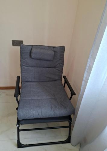 a chair sitting in the corner of a room at Hyuratun Lori