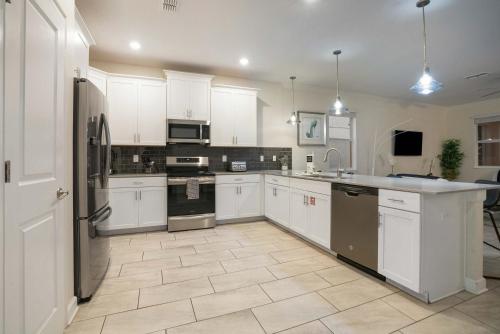 ChampionsGate Escape with Game Room and Pool photo 4