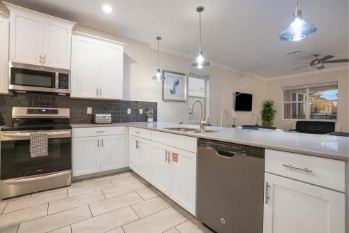 ChampionsGate Escape with Game Room and Pool photo 19