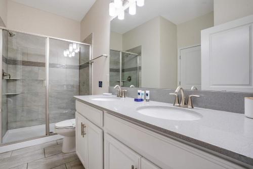 ChampionsGate Escape with Game Room and Pool photo 17