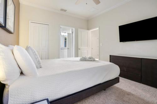 ChampionsGate Escape with Game Room and Pool photo 16