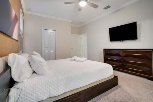 ChampionsGate Escape with Game Room and Pool photo 21