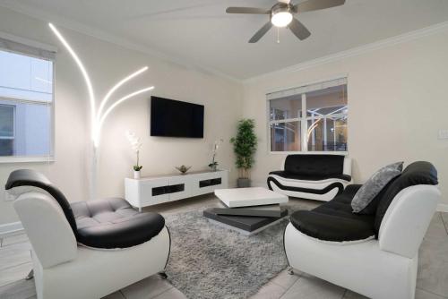 ChampionsGate Escape with Game Room and Pool photo 27