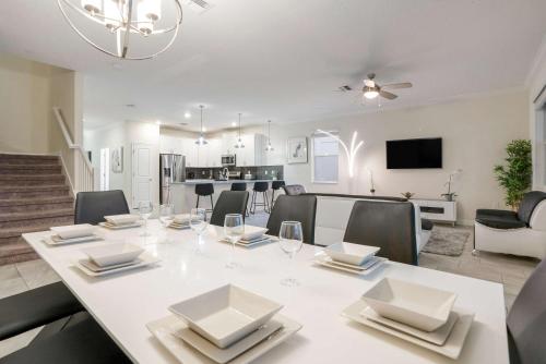 ChampionsGate Escape with Game Room and Pool photo 32
