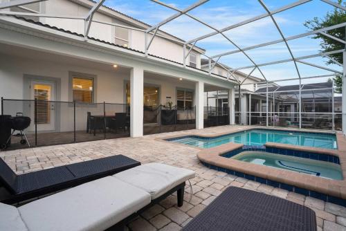 ChampionsGate Escape with Game Room and Pool photo 9