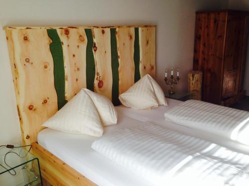 Postel nebo postele na pokoji v ubytování Hotel Aloisia, Hotel Garni