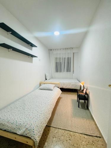 Alicante Family Home Stay PARKING
