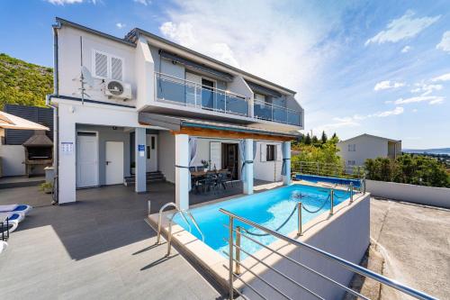 My Dalmatia - Sea view Apartment Masha with private heated pool