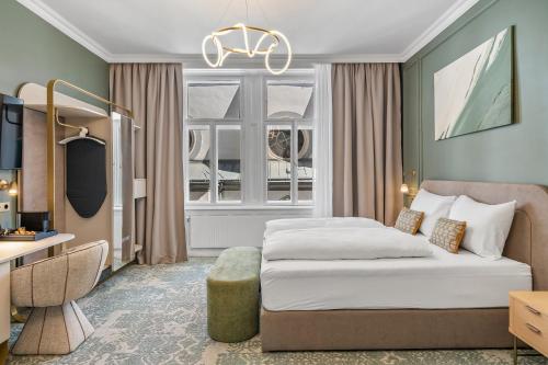a hotel room with a bed and a window at HOME1 - Lumes Boutique Hotel in Vienna
