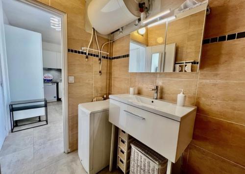 Perfect location for this bright apartment