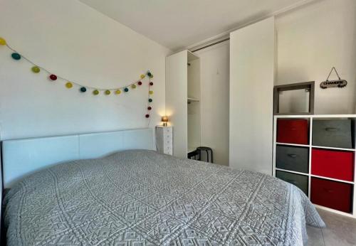 Perfect location for this bright apartment