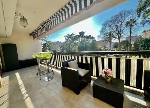 Perfect location for this bright apartment