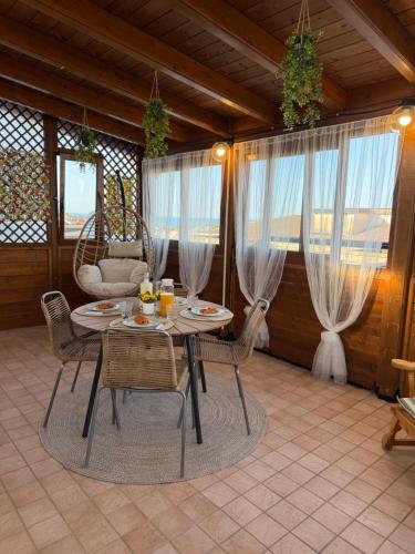 a dining room with a table and chairs in a house at SvEly House B&B in Campomarino