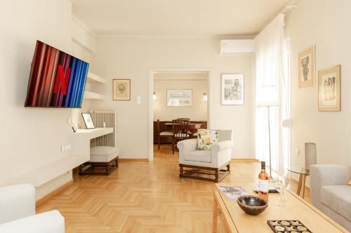 Spacious 2BR Design Apt - 2 Balc - Acropolis Metro