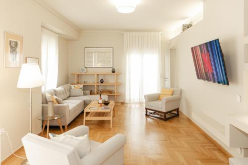 Spacious 2BR Design Apt - 2 Balc - Acropolis Metro